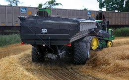 In-line Tandem Axle Grain Cart