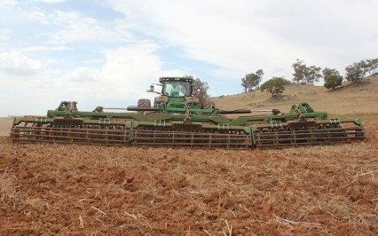 Both rollers & frame can be put in float mode – for exceptional ground working ability in uneven terrain