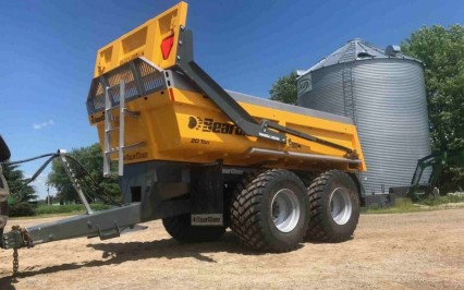 High clearance tailgate for hauling stumps and tree branches.