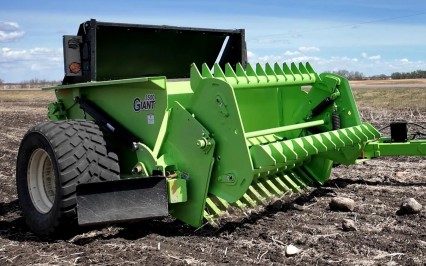 Giant 3500 with a large 3.5 cubic yard hopper